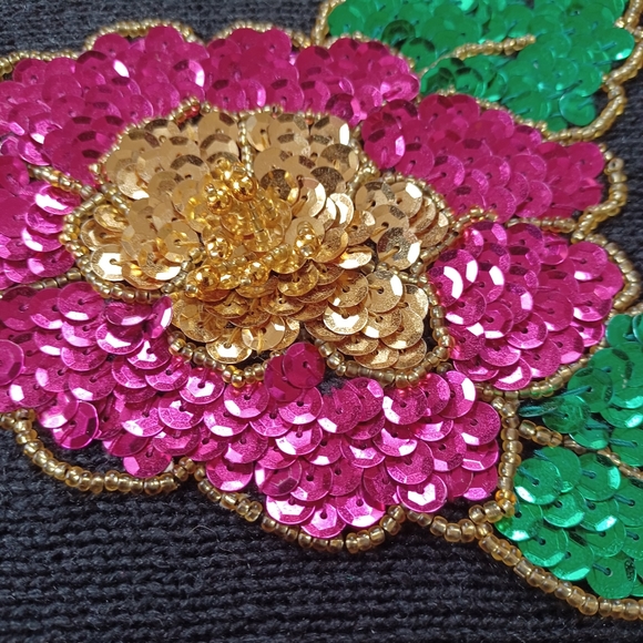 You are going to attract attention in this vintage size medium sequined sweater - Picture 4 of 10